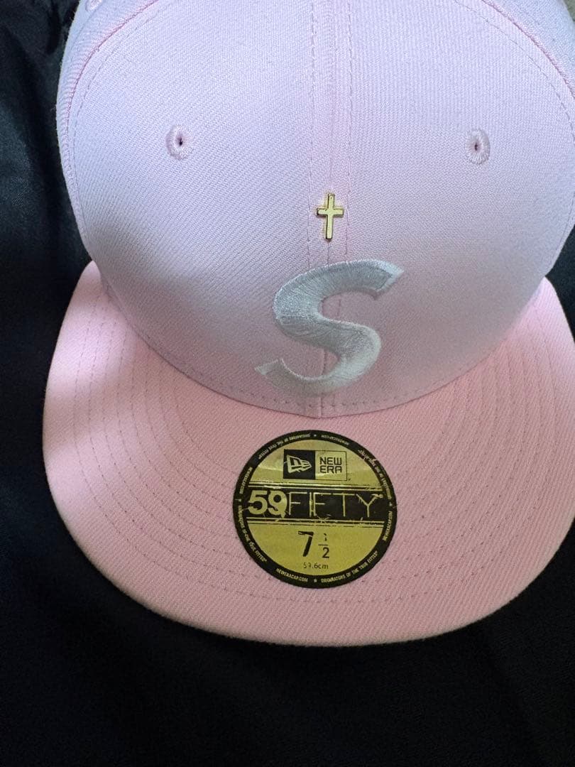 帽子 Supreme Gold Cross S Logo New Era \"Pink\"