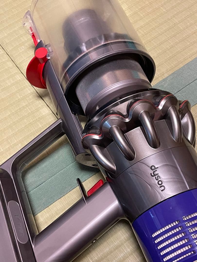 Dyson スティッククリーナー 本体とアタッチメント　ダイソン　sv12