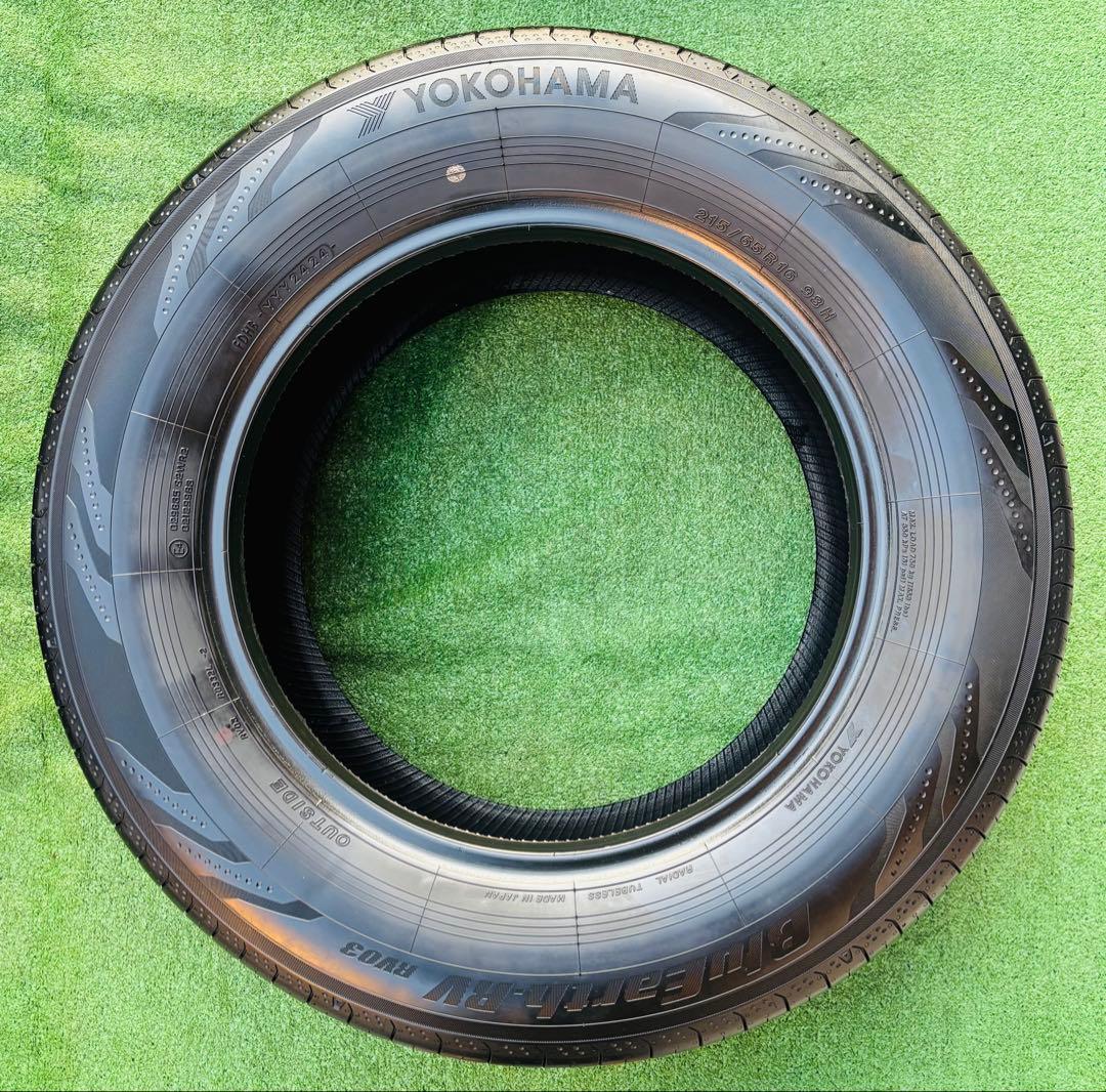 YOKOHAMA BluEarth-RV03 215/65R16 2024年製。