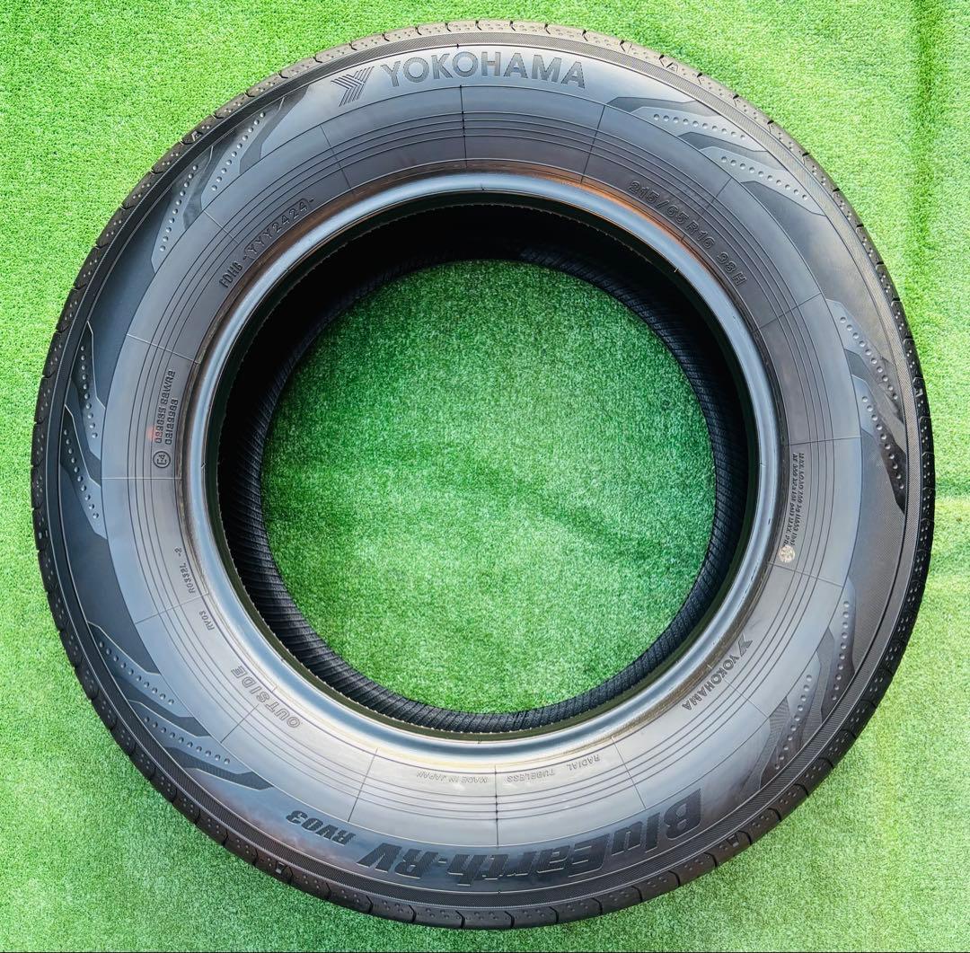 YOKOHAMA BluEarth-RV03 215/65R16 2024年製。