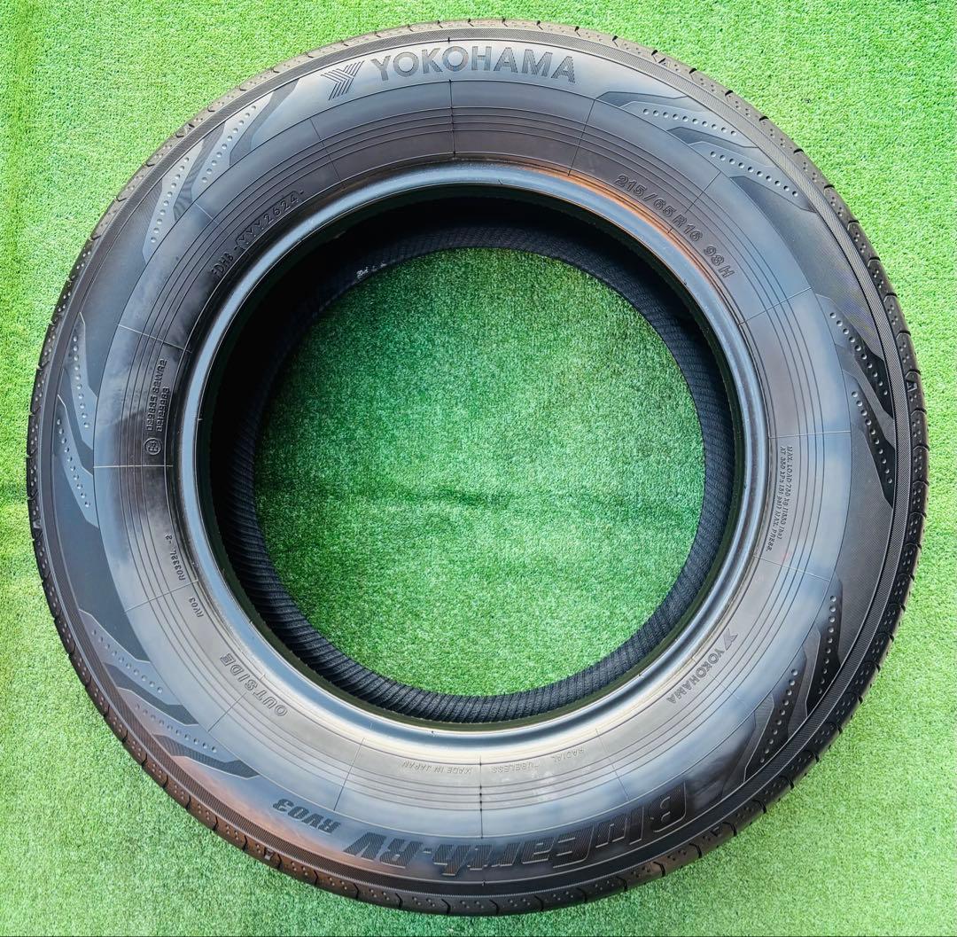 YOKOHAMA BluEarth-RV03 215/65R16 2024年製。