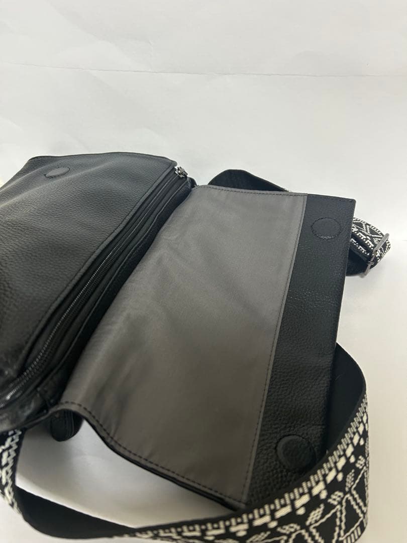 ear papillonner ワイドテープショルダーバッグ　ボディバック