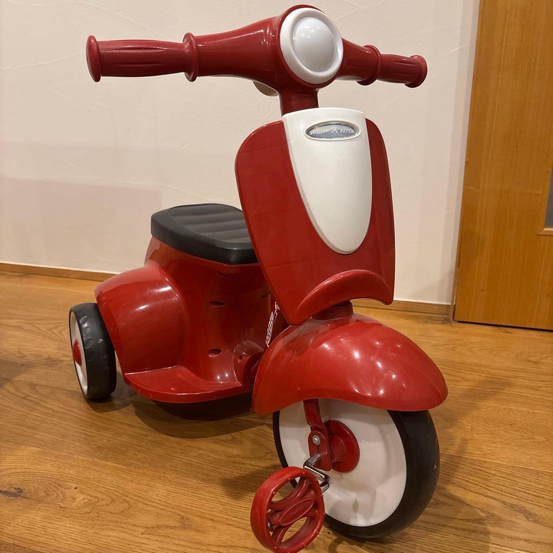 ラジオフライヤー　レトロスクーター　三輪車　RADIO FLYER 赤