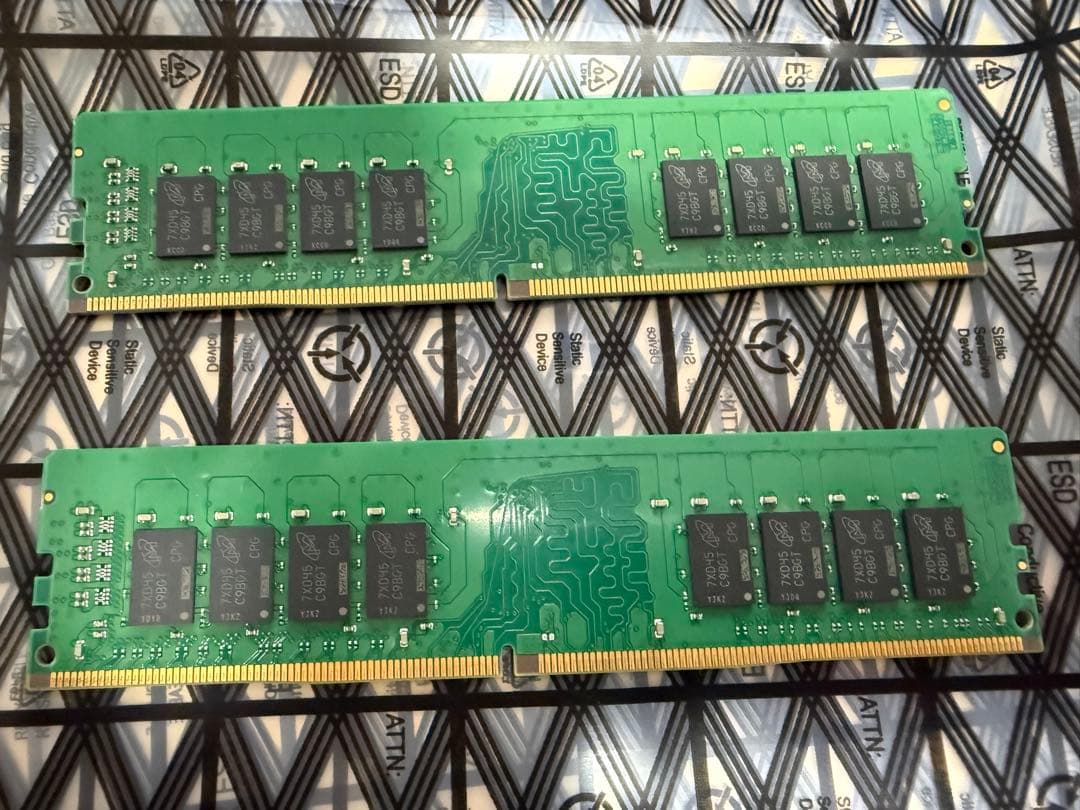 【中古】Crucial DDR4-2666 32GB(16GB×2枚)