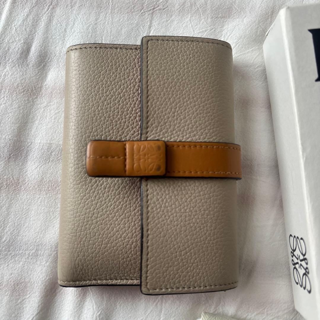 LOEWE トライフォールドウォレット 三つ折り財布 リボン グレージュ レザー