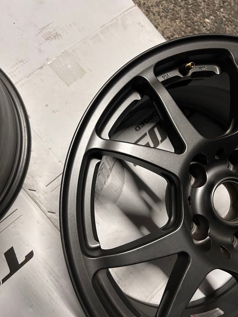 TWS T66-F 16x8.0J +30 2本