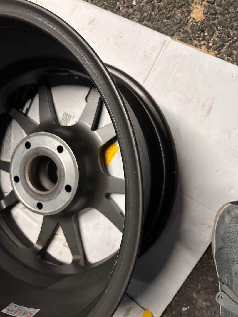 TWS T66-F 16x8.0J +30 2本