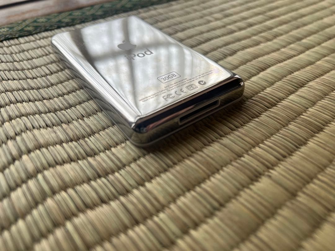【良品】Apple iPod 第5世代 30GB ホワイト