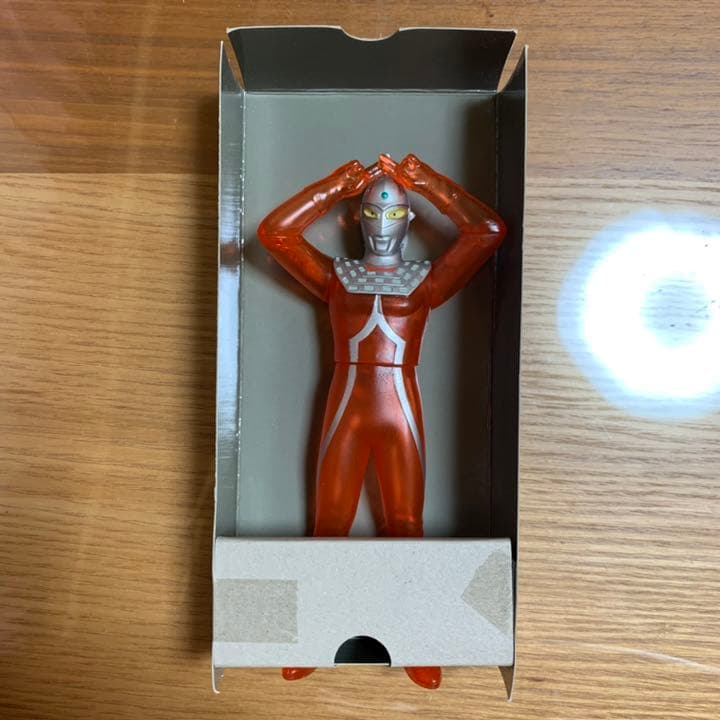 ウルトラセブン　限定ソフビ　クリアレッドver.
