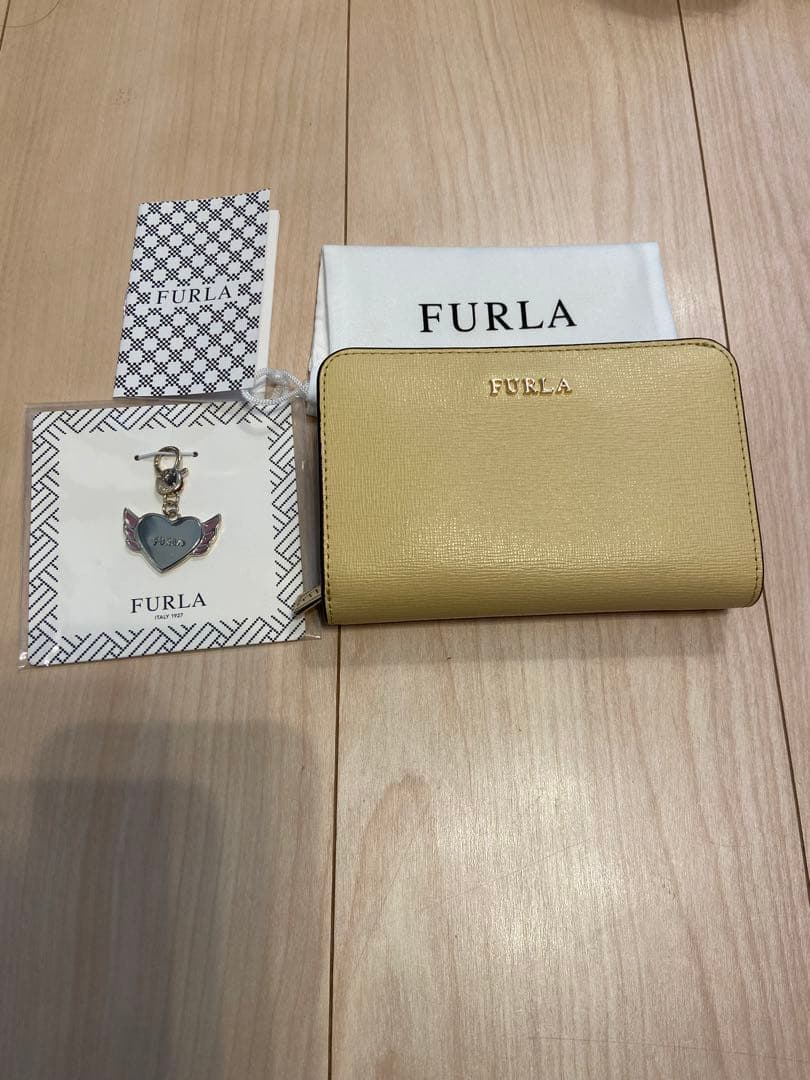 FURLA 折り財布&ハートチャーム