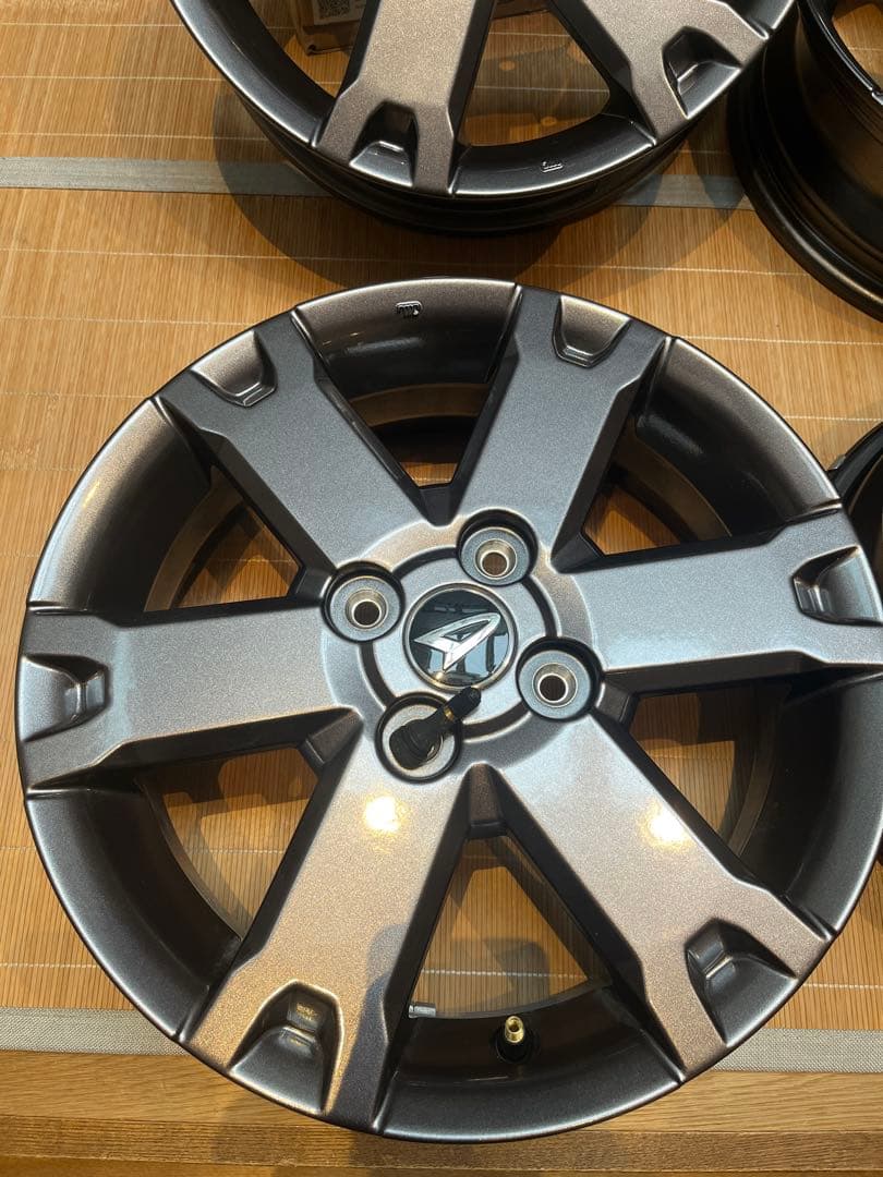 新車外し！ダイハツ　タフト　タントファンクロス　純正アルミホイール　15インチ