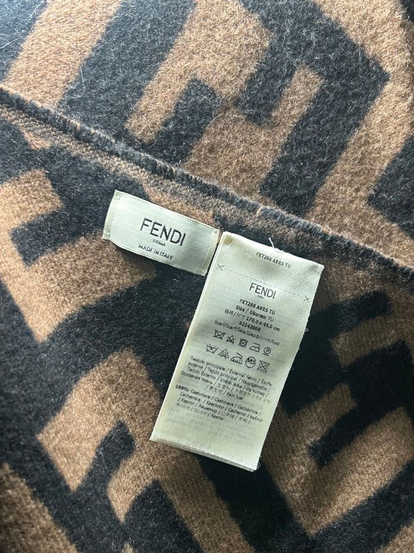FENDI マフラー