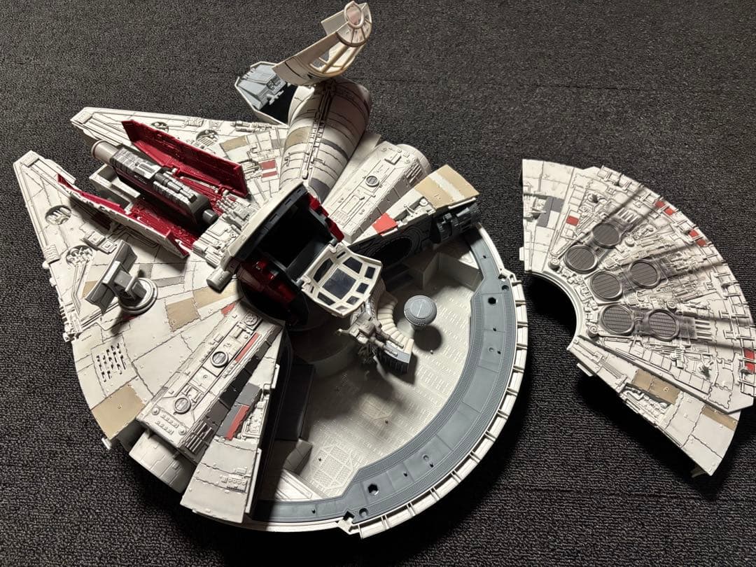 【即日発送】スター・ウォーズ フォースの覚醒 ミレニアム・ファルコン　フィギュア