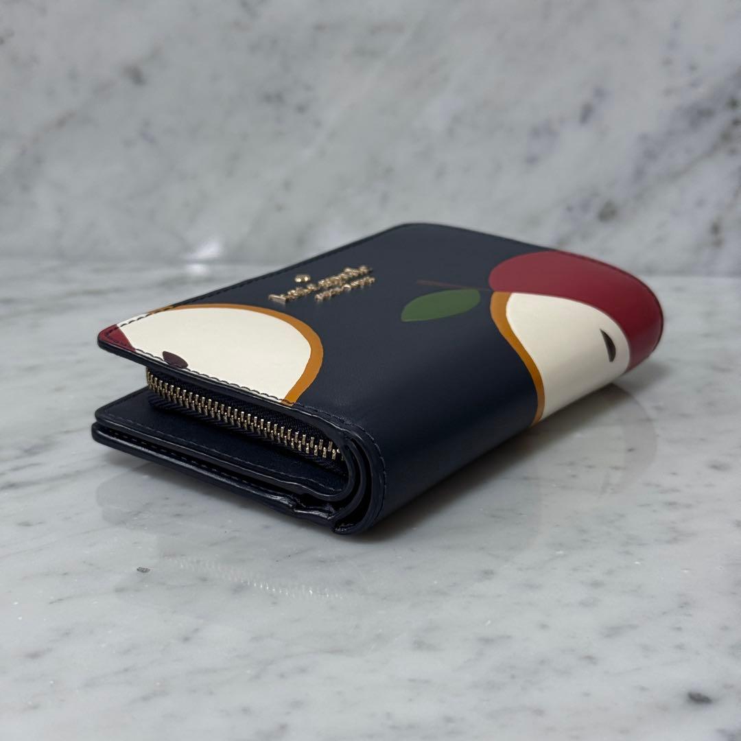 美品 kate spade ケイトスペード 二つ折り財布 本革 リンゴ 林檎