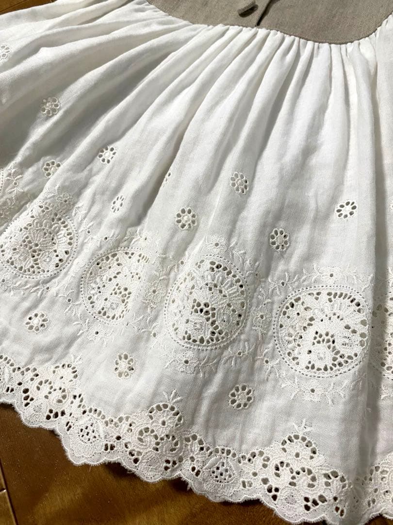 daughter&sonくるみボタンの刺繍レースのハンドメイドワンピース