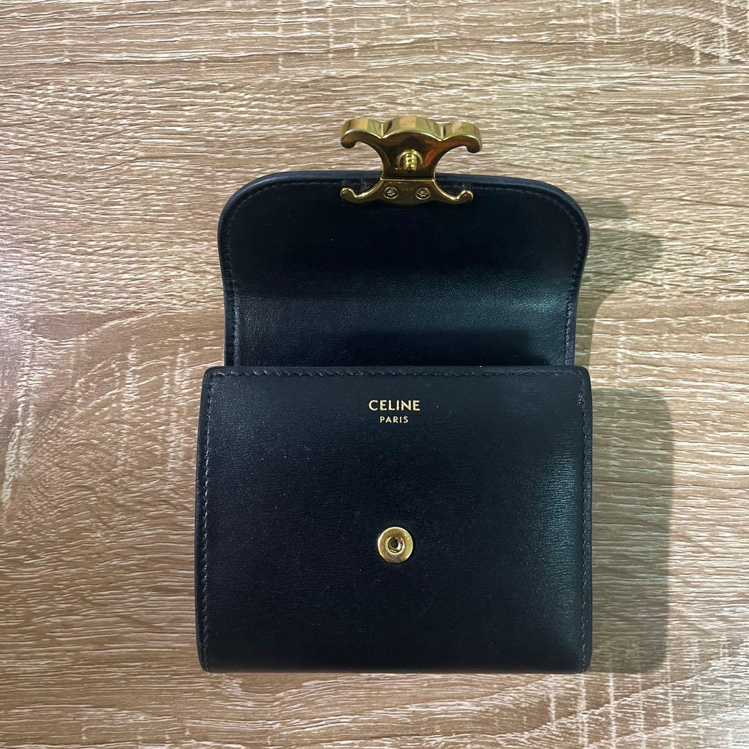 CELINE スモール フラップウォレット トリオンフ シャイニーカーフスキン黒
