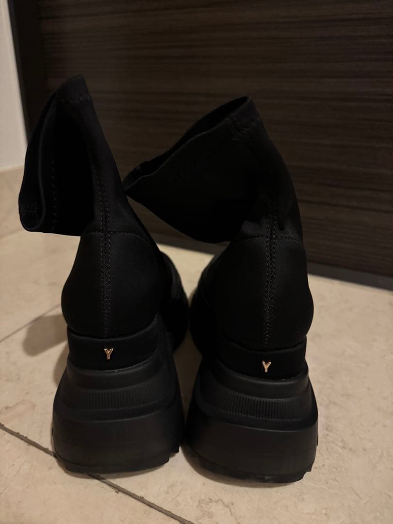 【yello】 BLACK DOUBLE SNEAKER SHORT BOOTS