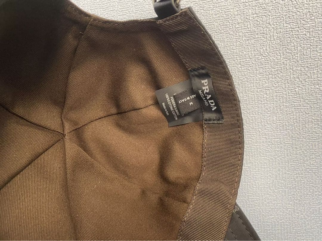 PRADA ナイロンキャップ ブラック