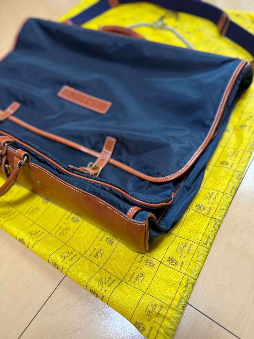 Felisiフェリージ　ガーメントバッグ　NAVY