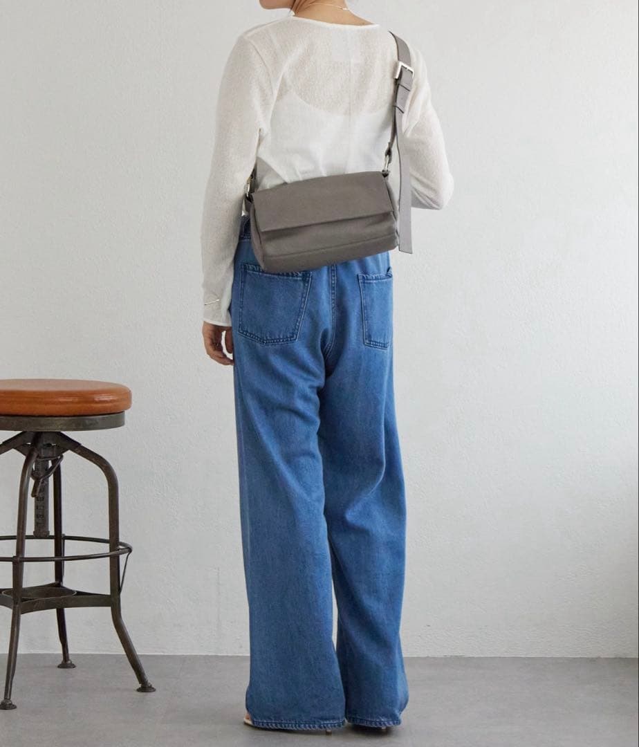 新品　BEARDSLEY ショルダーバッグ　ボディバッグ 　トープ　正規品　本革