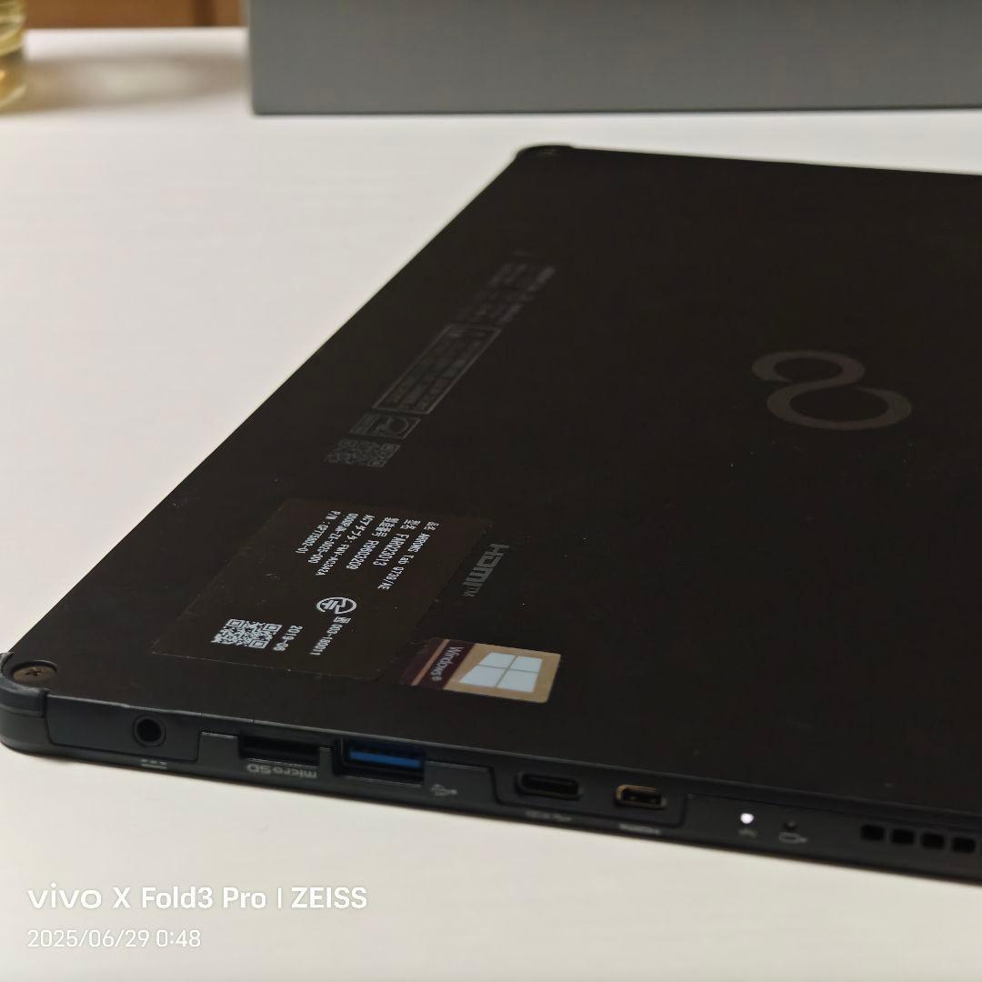 Fujitsu ARROWS Tab Q739/AE 本体