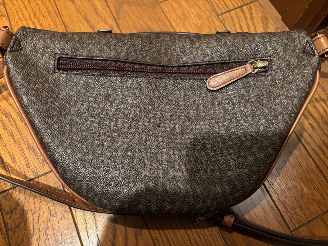 MICHAEL KORS MKブラウン系 ボディバッグ ファスナー付き