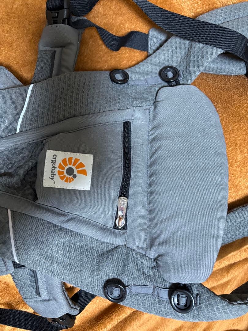 【金曜日まで！新品】Ergobaby 抱っこ紐 グレー　エルゴ　オムニブリーズ