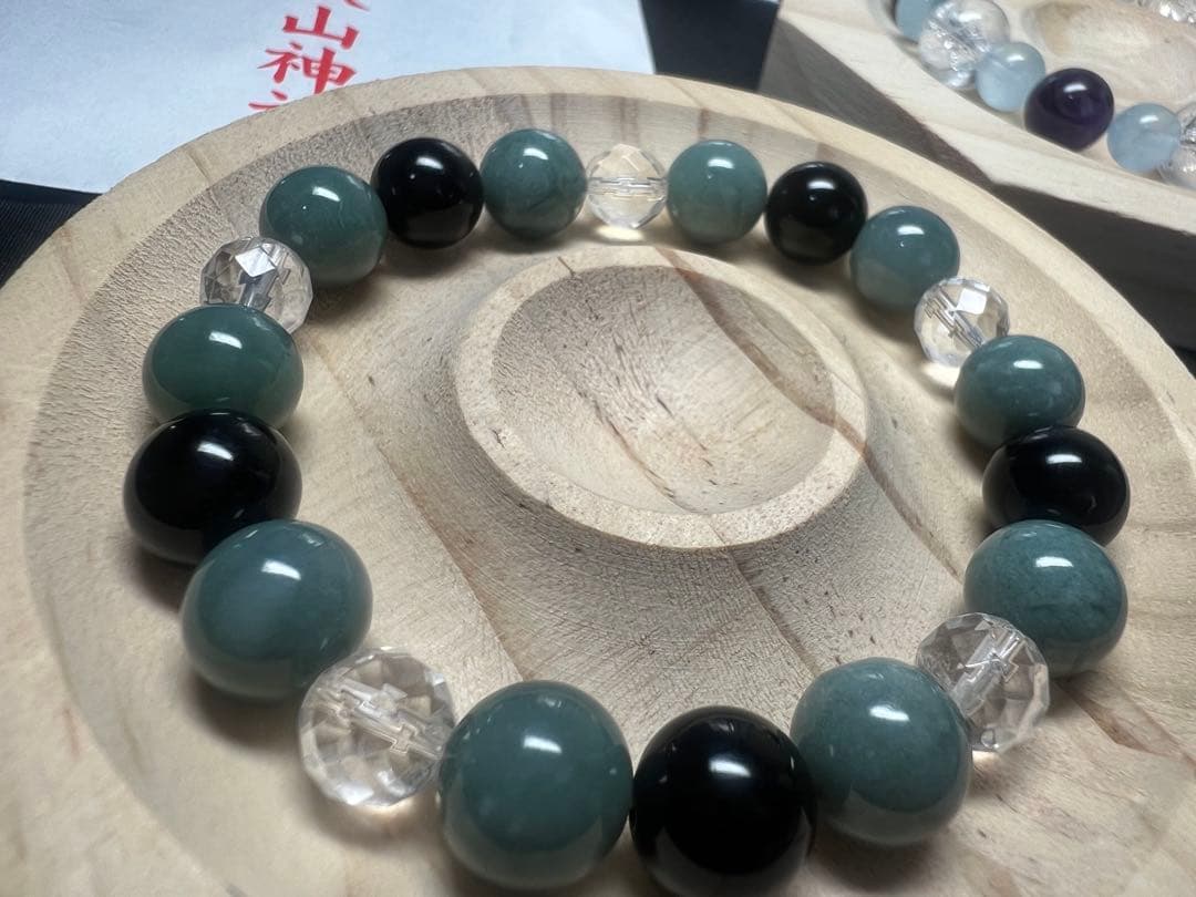奇跡の石と魔除けの王様⭐︎水晶&翡翠とモリオンブレス　魔除けお守りとブレス1つ