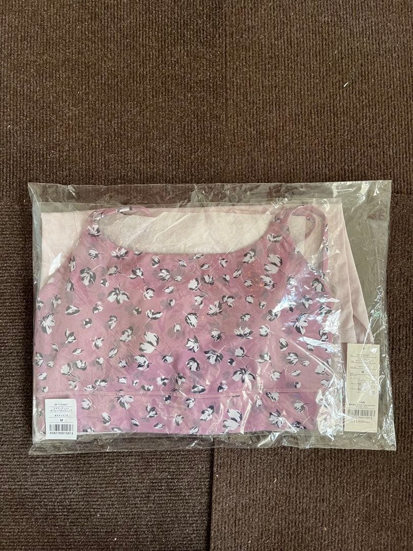 【ねこ】薄いピンクの花柄ヨガウェアトップス