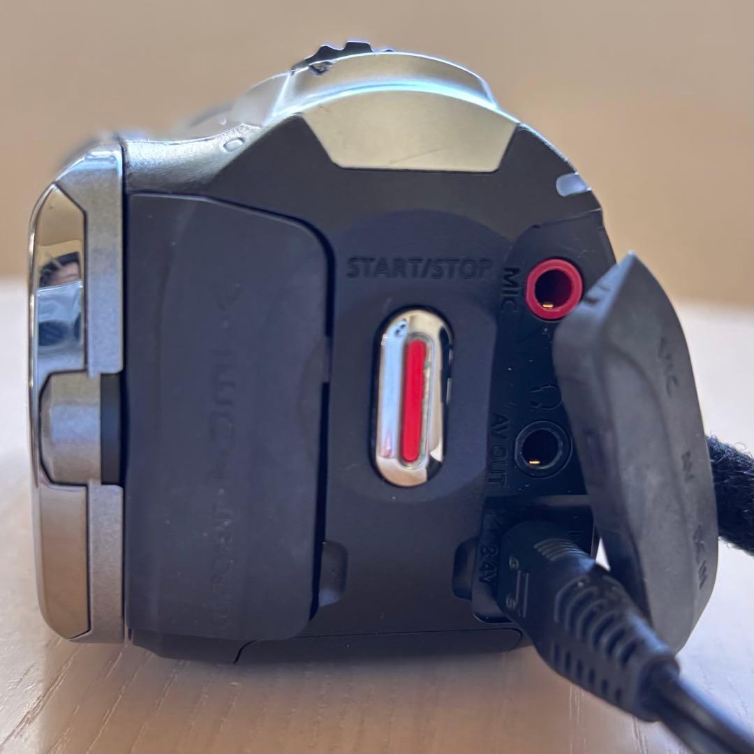 【週末SALE】Canon デジタル ビデオカメラ iVIS HFR10 ズーム