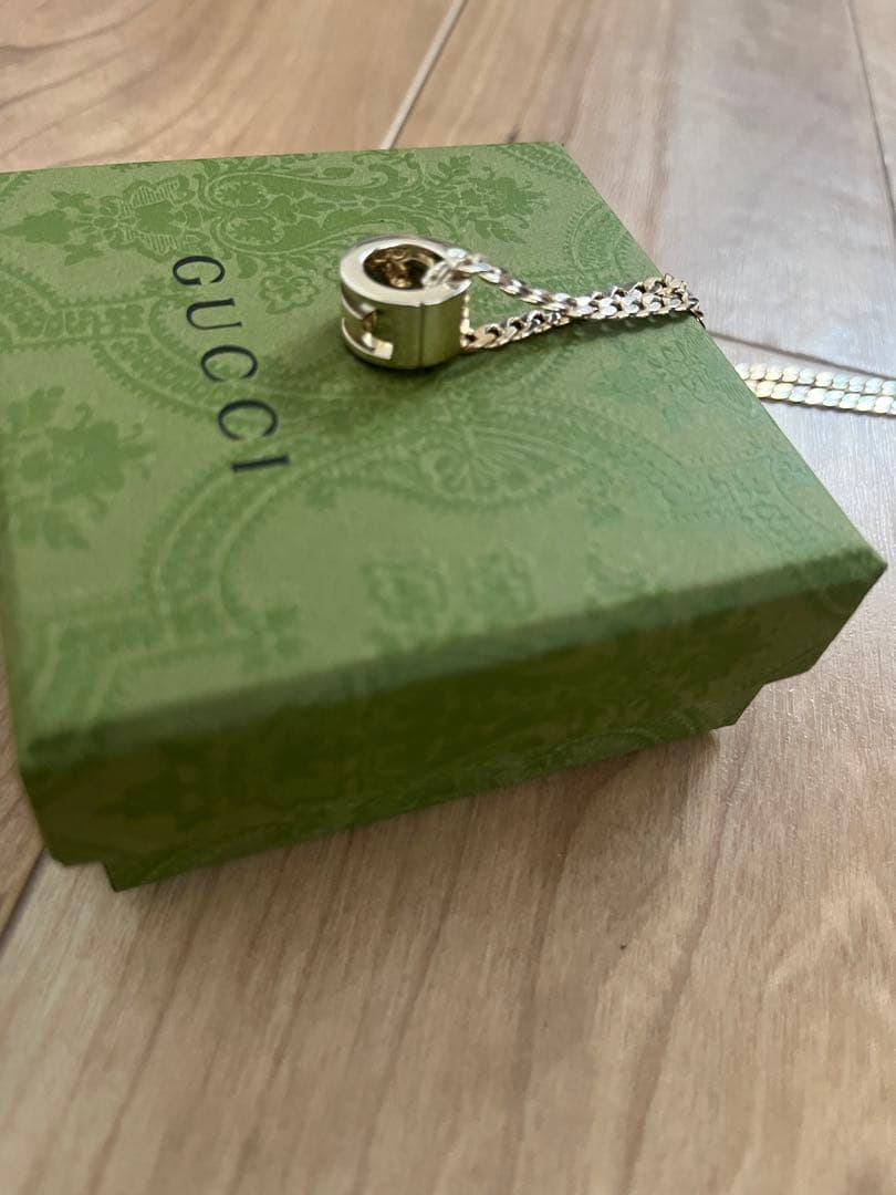 GUCCI カットアウト　gリング　ネックレス