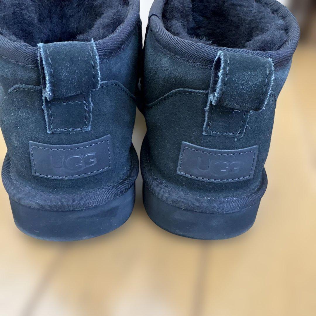 新品同様　UGG クラッシックウルトラミニ　ブラック