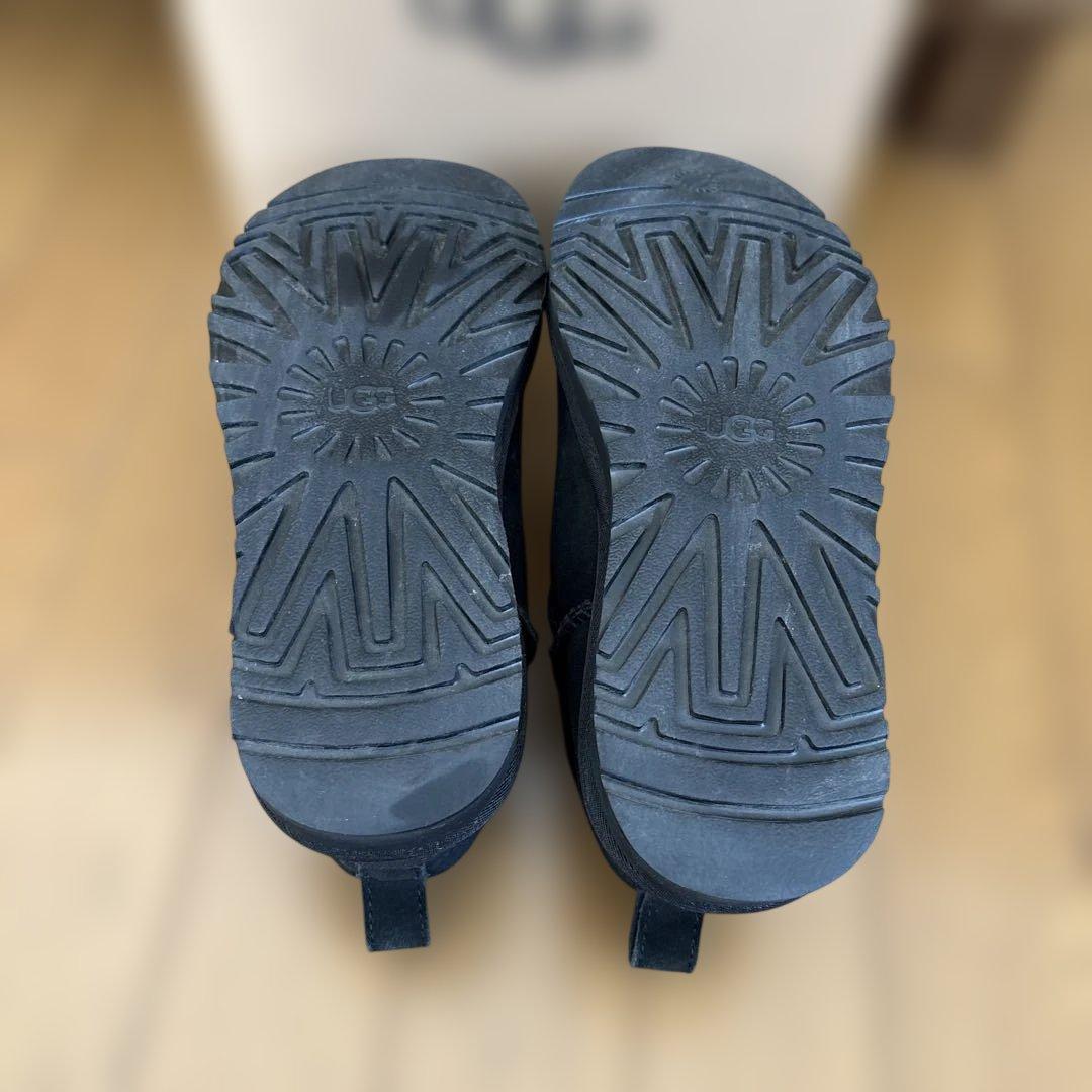 新品同様　UGG クラッシックウルトラミニ　ブラック