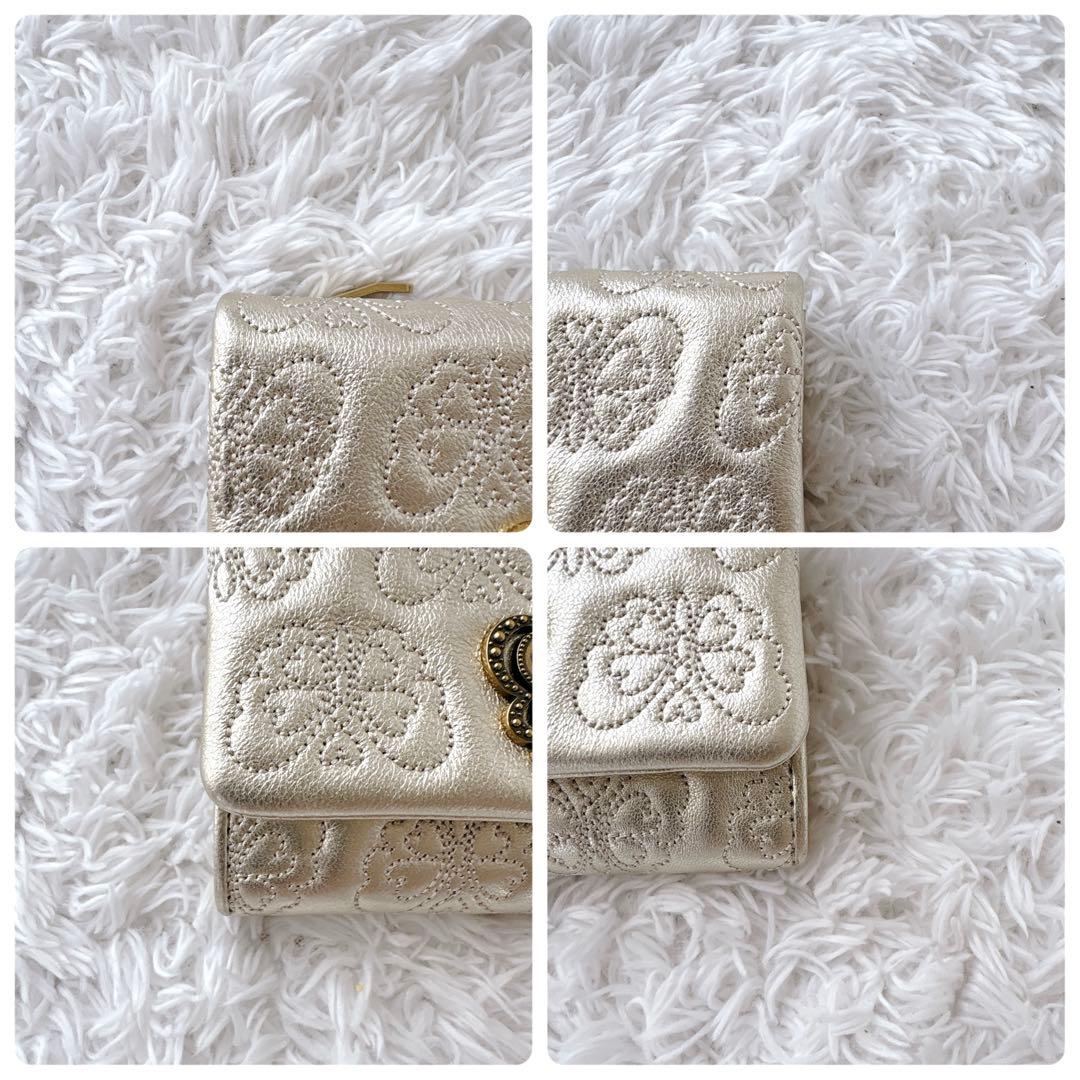 未使用級✨ ANNA SUI 二つ折り財布 チェイス キルティング 蝶 型押し