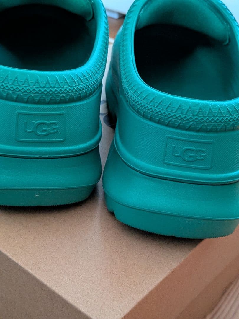 靴 UGG