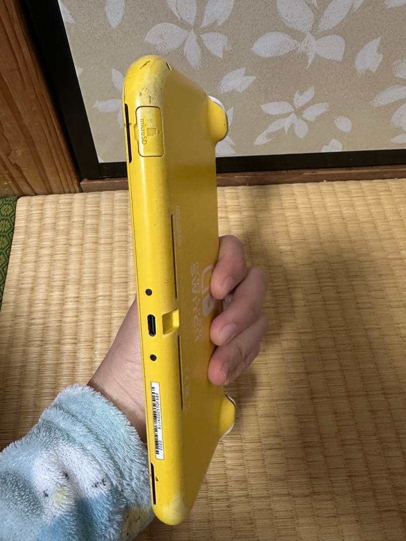 す*し様 Switch Lite イエロー 本体 中古 動作確認済