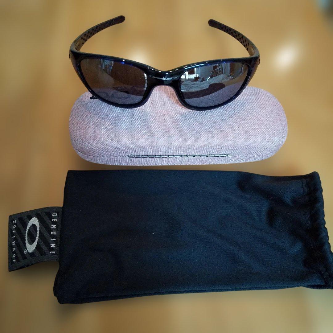 OAKLEY ブラックサングラス ケース付き