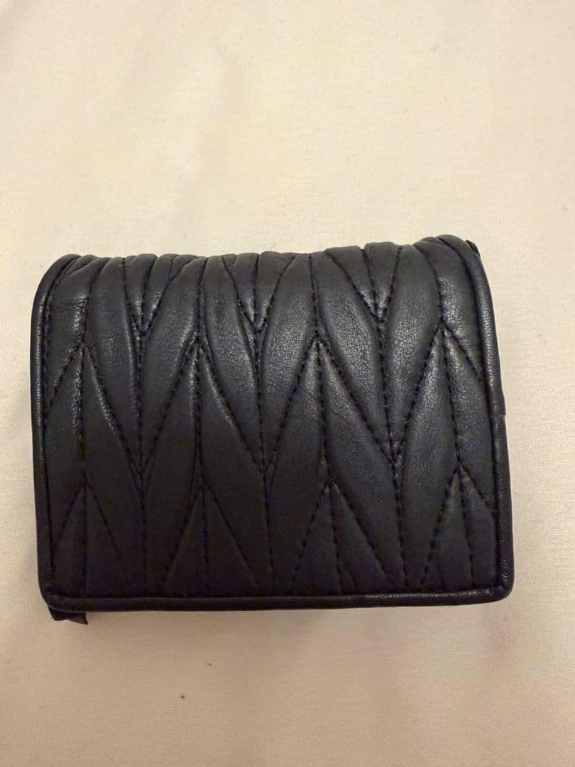 miu miu キルティング 二つ折り財布 黒