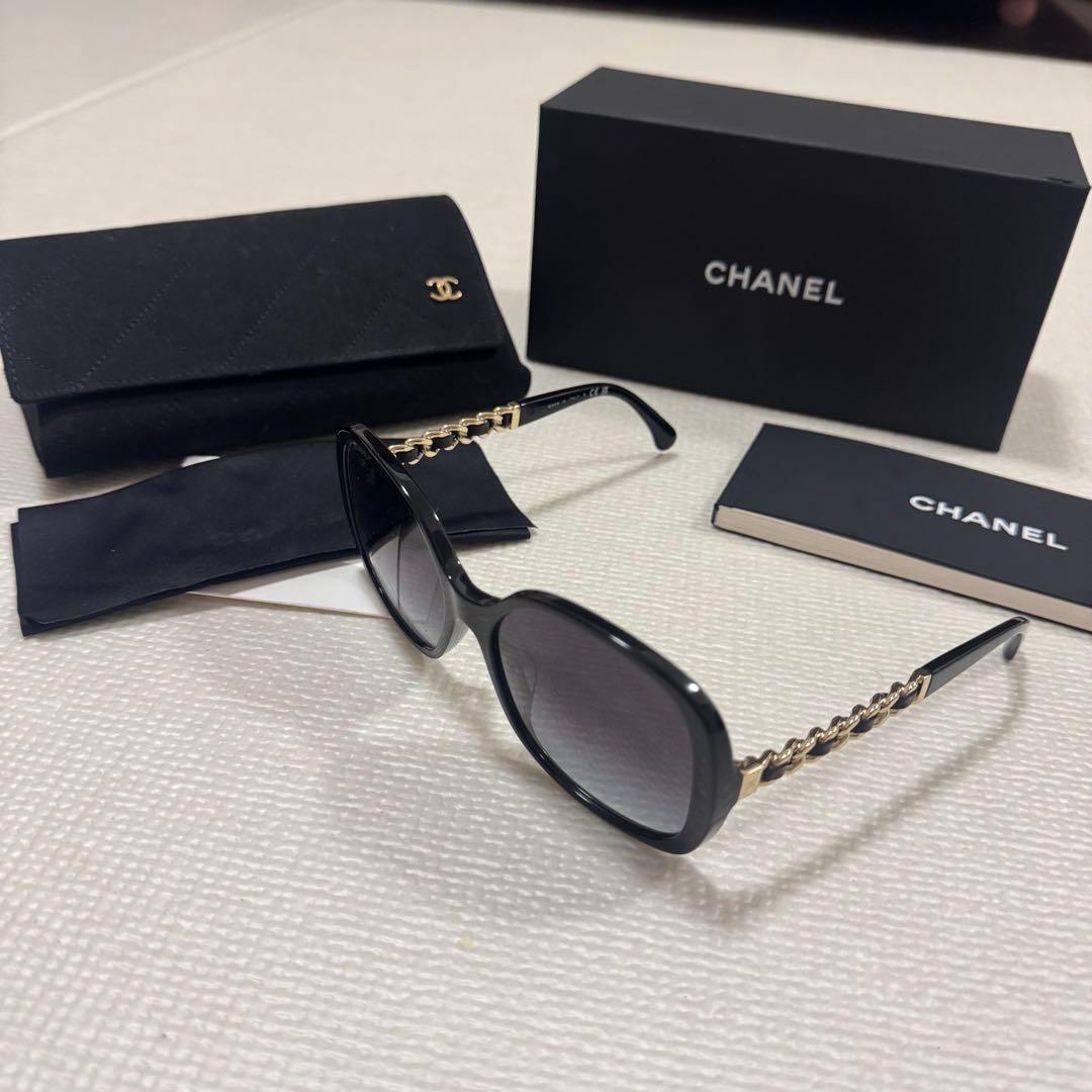 【新品未使用】CHANEL スクエア シェイプ サングラス ブラック　チェーン黒