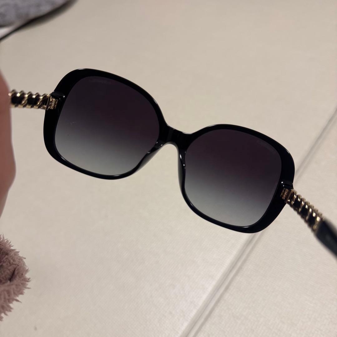 【新品未使用】CHANEL スクエア シェイプ サングラス ブラック　チェーン黒