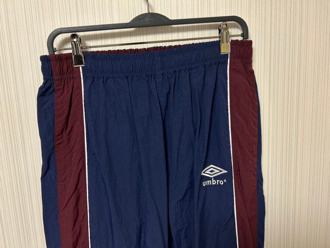 ADAM ET ROPÉ HOMME 別注【UMBRO】TRACK PANTS