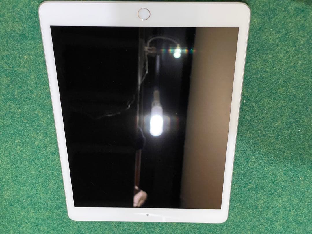 iPad (第7世代) シルバー 32GB WiFi ケース付き①