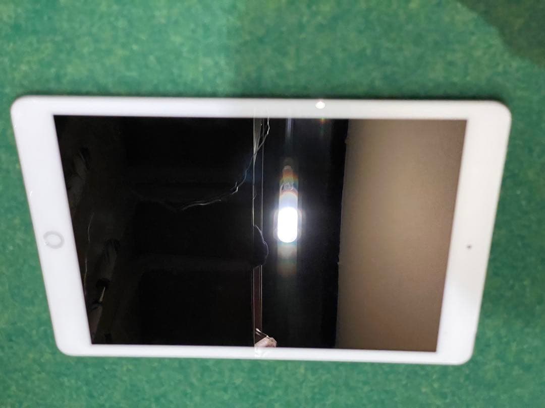 iPad (第7世代) シルバー 32GB WiFi ケース付き①