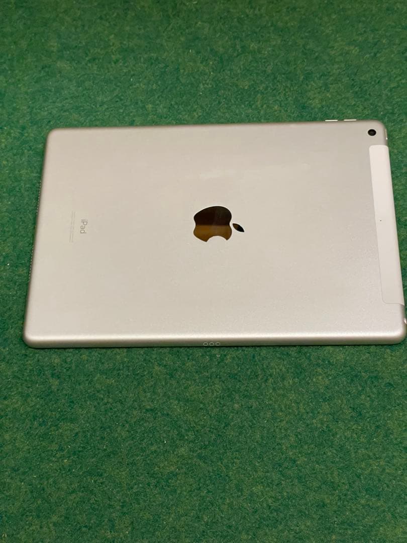 iPad (第7世代) シルバー 32GB WiFi ケース付き①