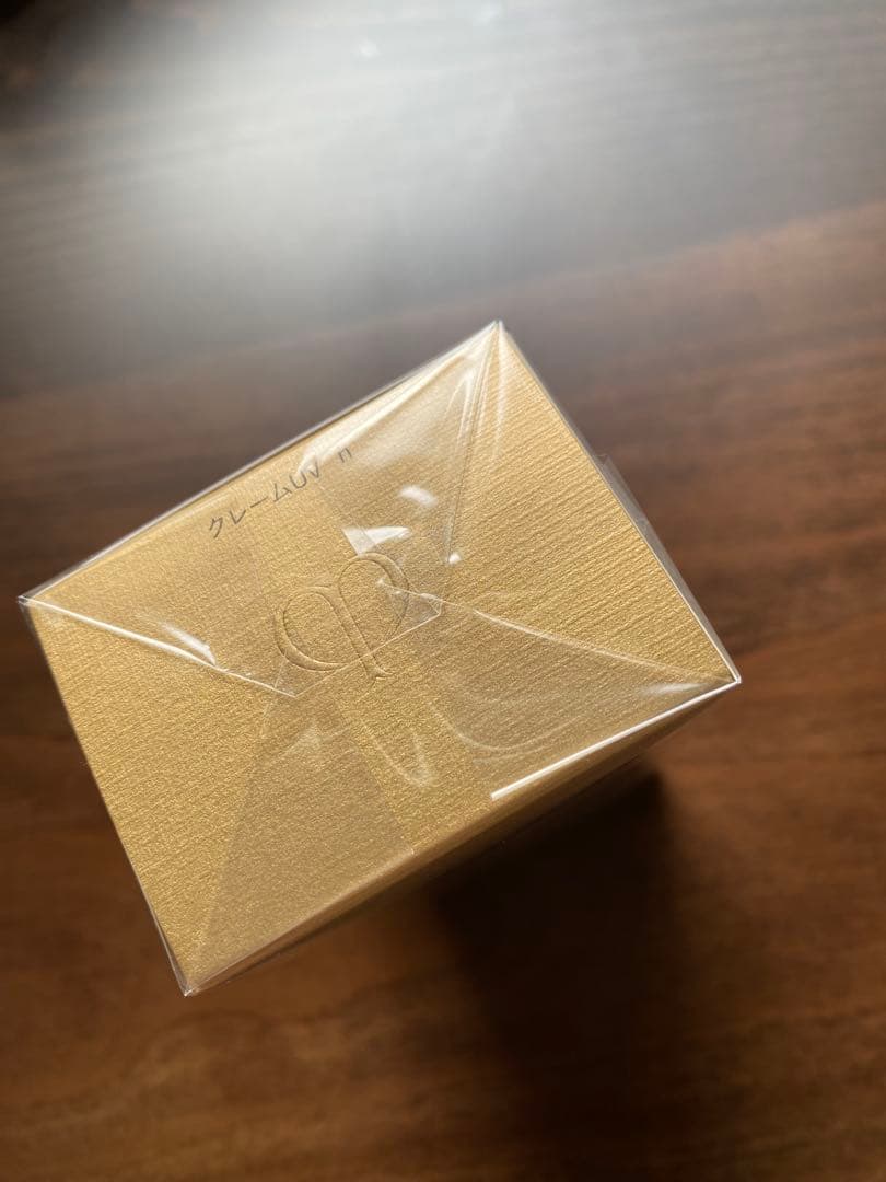 クレドポーボーテ　クレームUVn [未使用未開封品✨]サンプル付き❤️