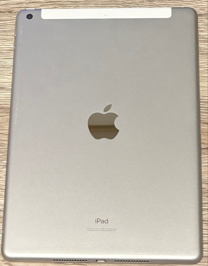 iPad 第8世代32GB Wi-Fi シルバー SIMフリー 付属品あり