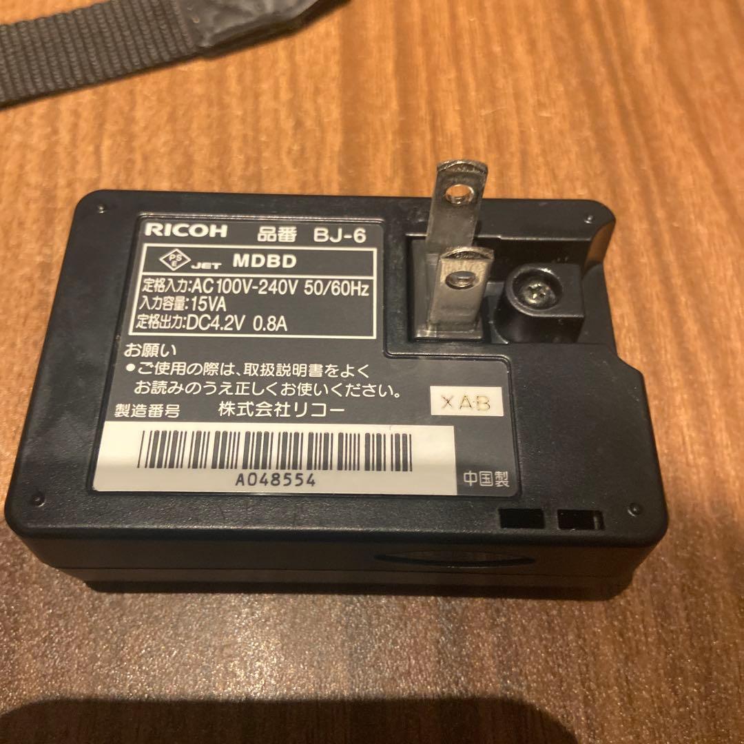 RICOH G700 コンパクトデジタルカメラ　バッテリー 2個充電器付