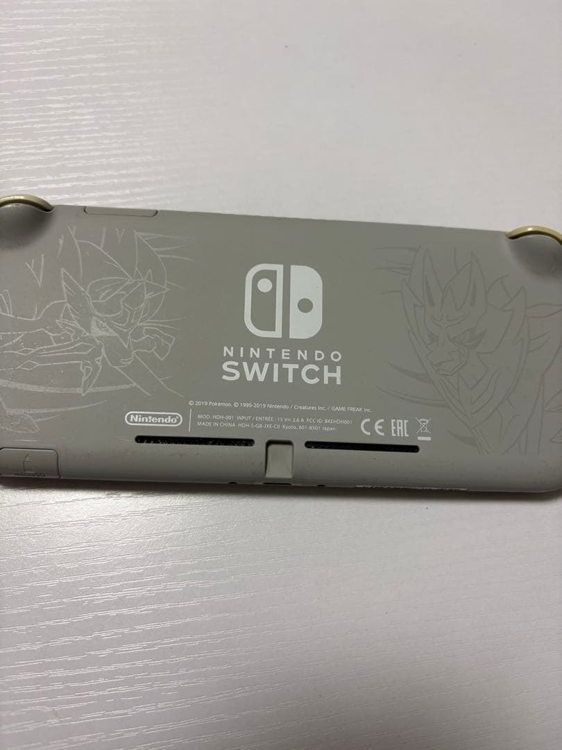 Nintendo Switch Lite ポケモン剣盾モデル