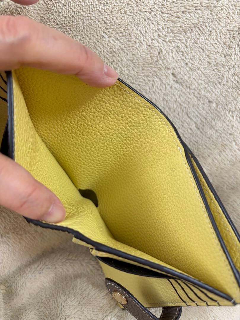 ボナペンチュラ　ベルト付き二つ折り財布