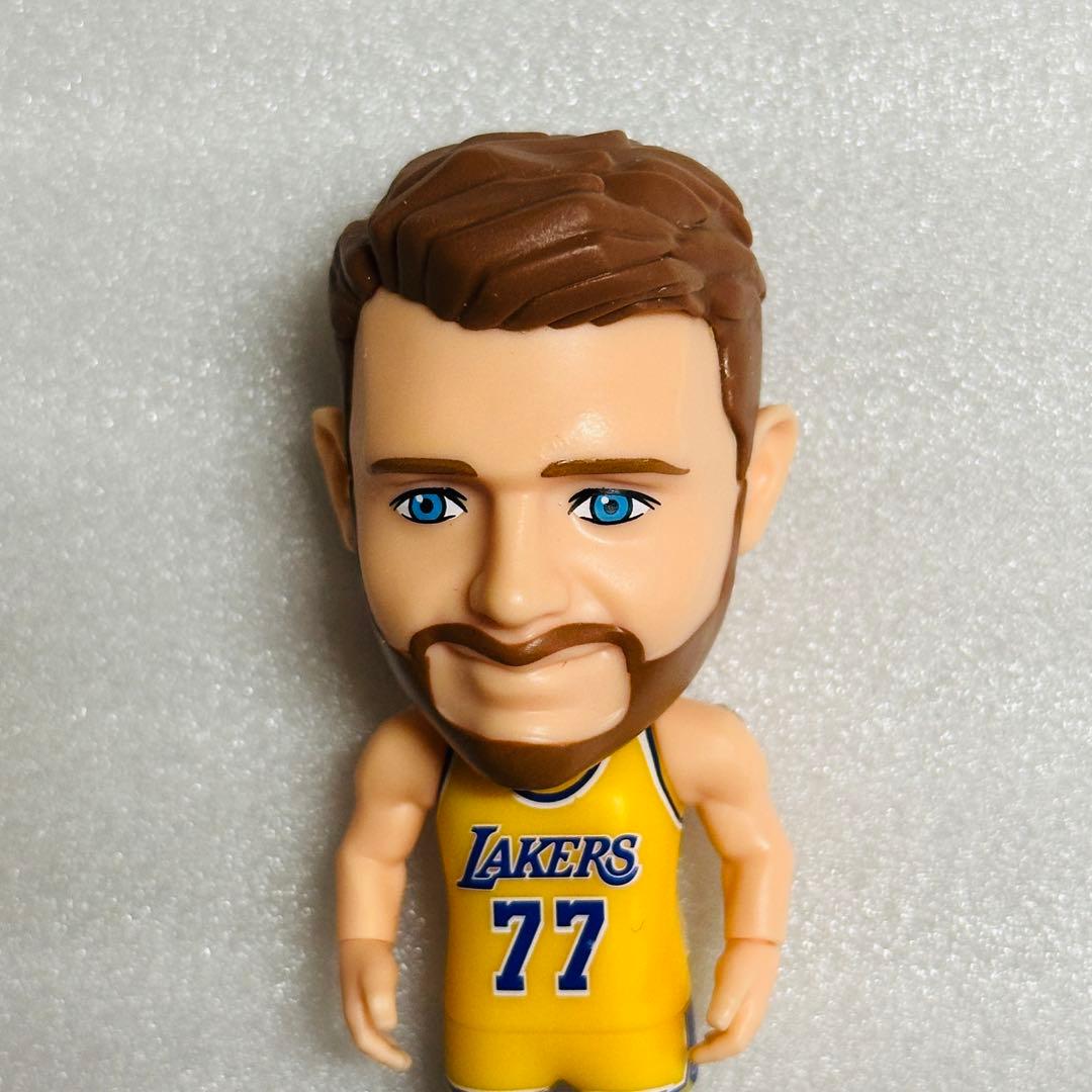 NBA ルカドンチッチ　フィギュア